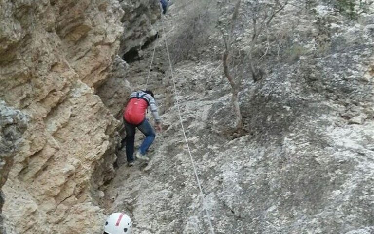 ۱۰-کوهنورد-گرفتار-در-آبشار-یخی-مرند-نجات-یافتند