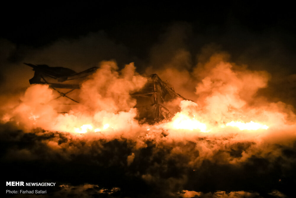 انفجار و آتش سوزی در واحد بازیافت لاستیک/ تصاویر