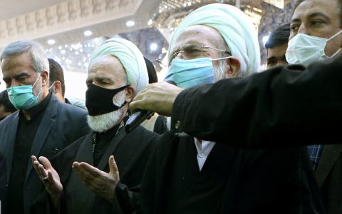 آیین تشییع آیت‌الله مصباح‌یزدی در حرم حضرت عبدالعظیم(ع)/ عکس