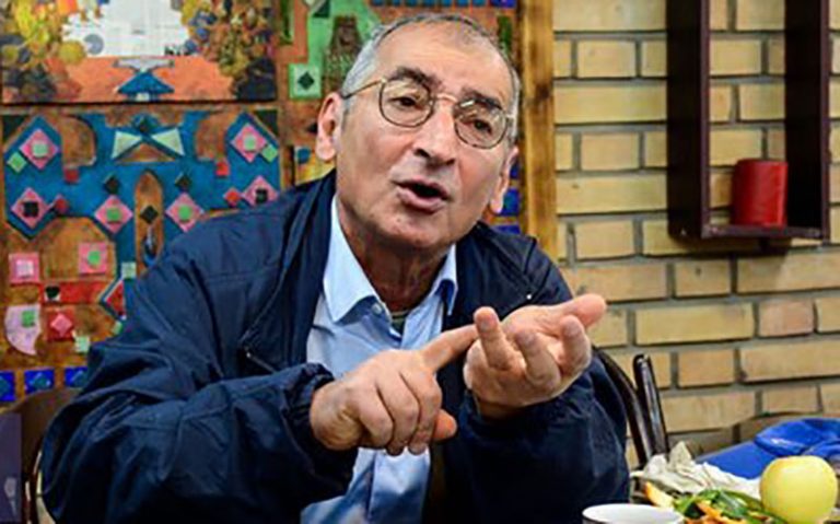 صادق-زیباکلام-بازی-را-باخت،-آنهم-مجانی!
