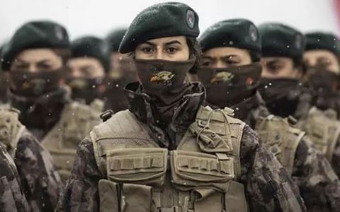 مراسم فارغ التحصیلی زنان یگان ویژه پلیس ترکیه / عکس
