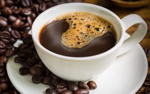 نوشیدن-قهوه-باعث-ریفلاکس-معده-می‌شود؟