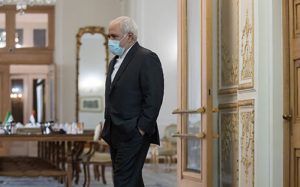کنایه-توئیتری-ظریف-به-کسانی-که-”چهار-سال-مقابل-قلدری-ترامپ-سر-خم-کردند