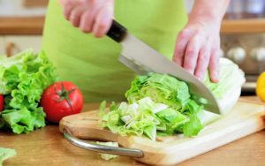 این-۷-خوراکی-را-برای-رفع-کم‌آبی-به-رژیم‌تان-اضافه-کنید