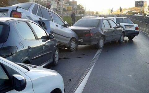 تصادف زنجیره ای در زرقان/ ۱۴ نفر مصدوم شدند