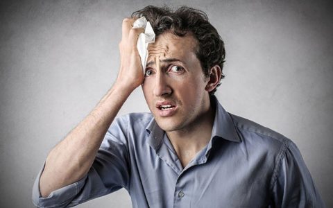 تعریق هنگام غذا خوردن به چه چیزی اشاره دارد