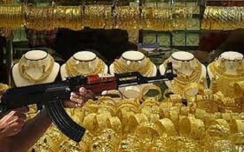 لحظه ورود سارقان مسلح به بازار سیرجان
