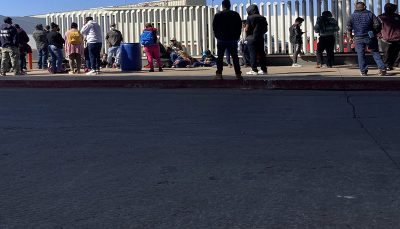 ورود پناهجویان از مرز مکزیک به خاک آمریکا