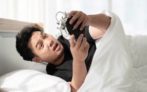 چرا-صبح‌ها-سخت-از-خواب-بیدار-ميشوید