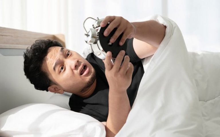 چرا-صبح‌ها-سخت-از-خواب-بیدار-ميشوید