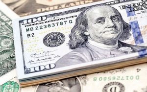 کاهش-اندک-قیمت-یورو-و-دلار-در-بازار