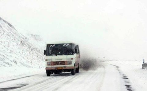 بارش برف و کولاک محور چالوس را مسدود کرد بارش برف و کولاک محور چالوس را مسدود کرد