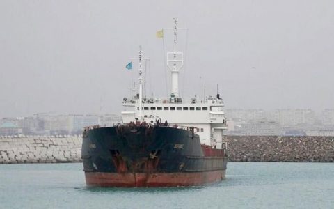 آب گرفتگی کشتی حامل غلات از ایران به روسیه در دریای خزر آب گرفتگی کشتی حامل غلات از ایران به روسیه در دریای خزر