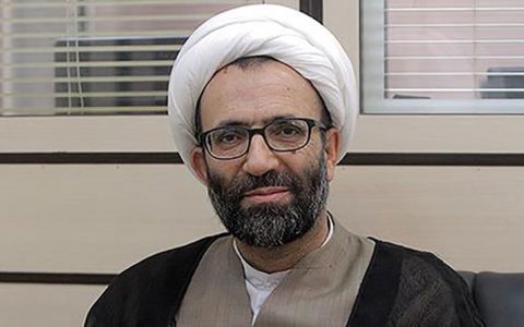 ادعای نماینده مجلس: اقوام روحانی واردکننده موز هستند/ از خارج برای او میوههای مرغوب میآورند
