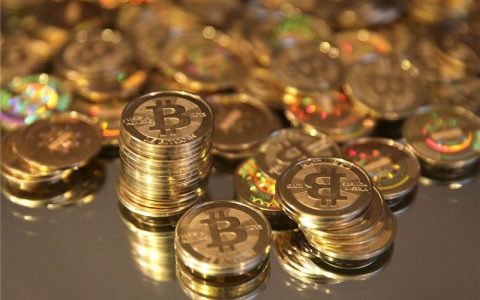 ارزش بیت کوین بیش از ۱۰ درصد سقوط کرد