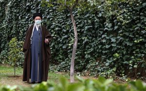 امام-خامنه‌ای-گرانی-و-مشکل-معیشتی-مردم-راه‌حل-دارد-در-جلسات-متعدد-این-را-به-مسئولان-تذکر-دادیم