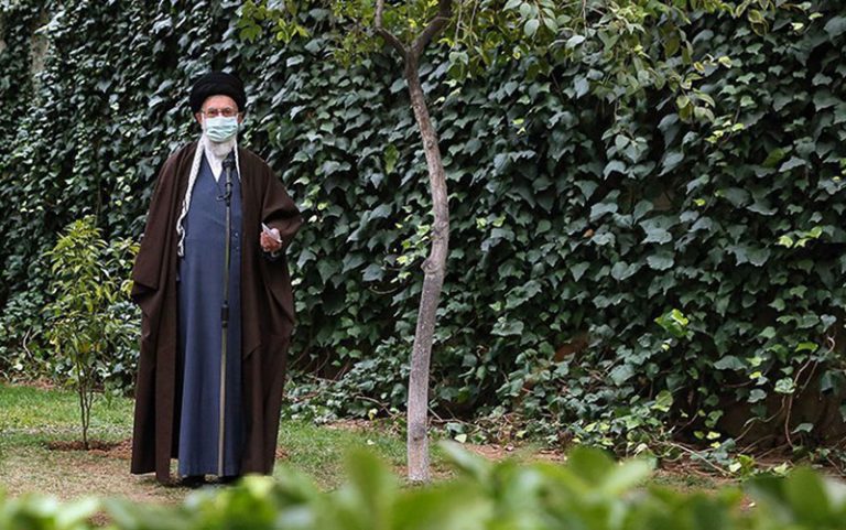 امام-خامنه‌ای-گرانی-و-مشکل-معیشتی-مردم-راه‌حل-دارد-در-جلسات-متعدد-این-را-به-مسئولان-تذکر-دادیم