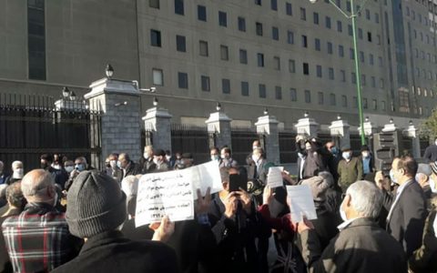 تجمع بازنشستگان کارگری مقابل مجلس تجمع بازنشستگان کارگری مقابل مجلس