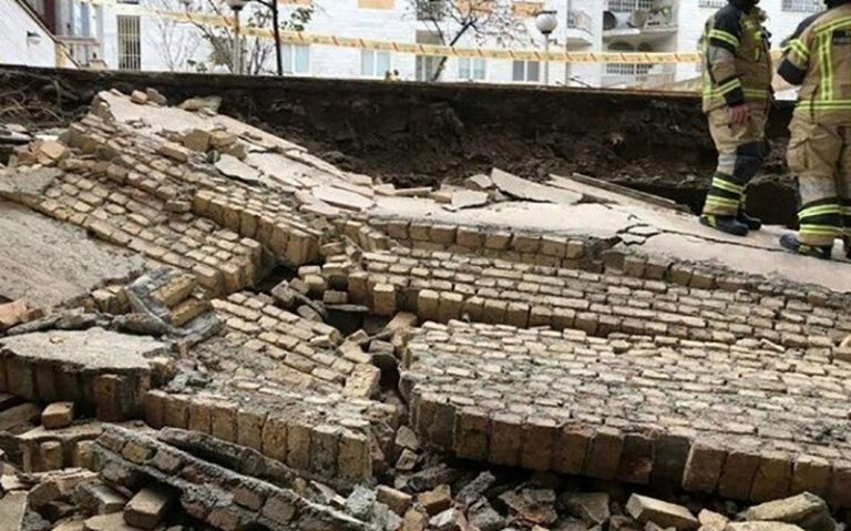 حادثه-ریزش-دیوار-بر-روی-۴-کودک-در-مشهد