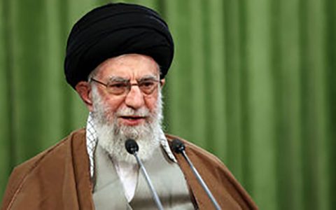رهبر انقلاب: برخی تا می‌گویم دشمن، ناراحت می‌شوند