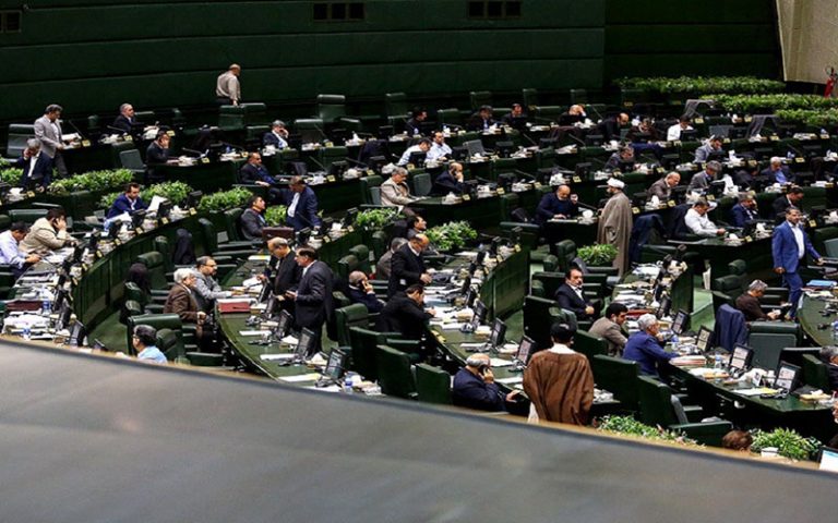فرزندان-متولد-۱۴۰۰،-۱۰-میلیون-ریال-سهام-به-نام-خود-دریافت-می‌کنند