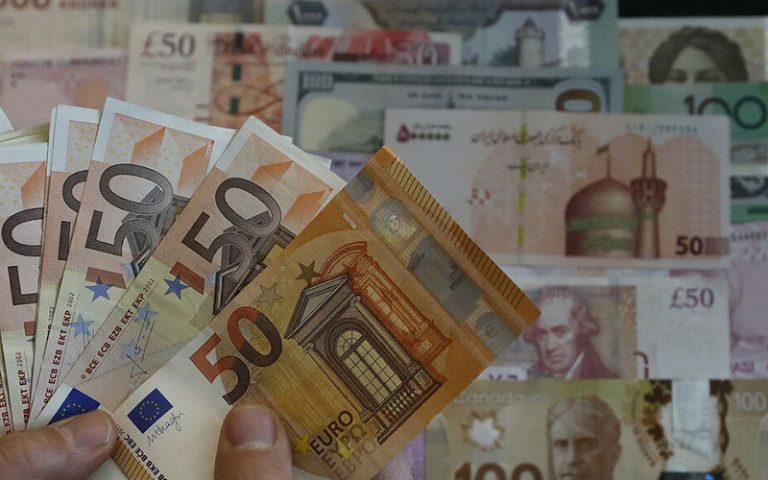 نرخ-رسمی-یورو-و-۲۱-ارز-دیگر-کاهش-یافت