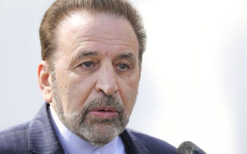واعظی: هیچ مسئولی واکسن نزده است