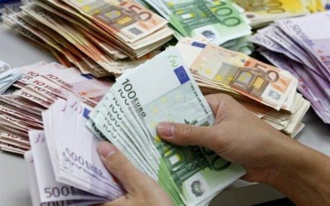 کاهش قیمت رسمی ۲۰ ارز