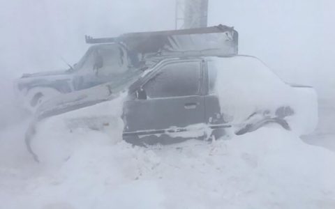 ساعت گرفتاری مسافران در برف و کولاک محور دامغان سمنان