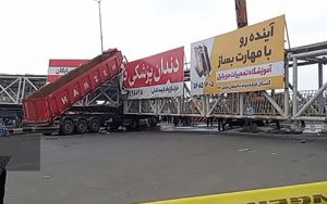 سقوط پل عابر پیاده در پی برخورد بار تایلر