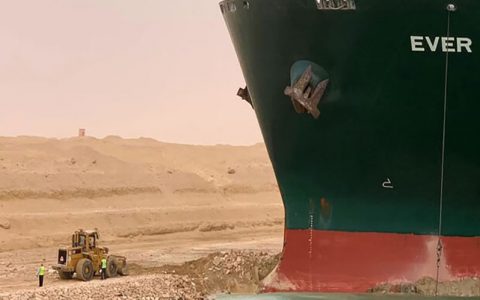 غرامت یک میلیارد دلاری در انتظار کشتی مسدودکننده کانال سوئز