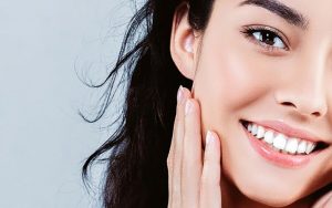 ۵ ترفند خانگی و کم‌خرج برای داشتن مژه‌های پرپشت