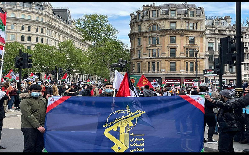 برافراشته شدن پرچم سپاه پاسداران در لندن