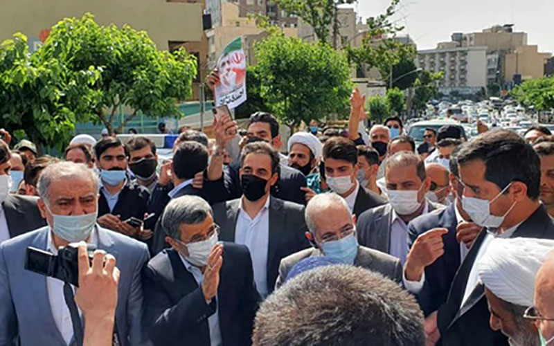 ثبت‌نام احمدی‌نژاد در وزارت کشور