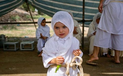 غسل تعمید کودکان مندایی در اهواز / عکس