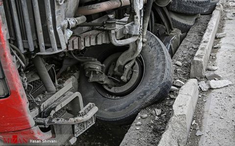 واژگون شدن کامیون