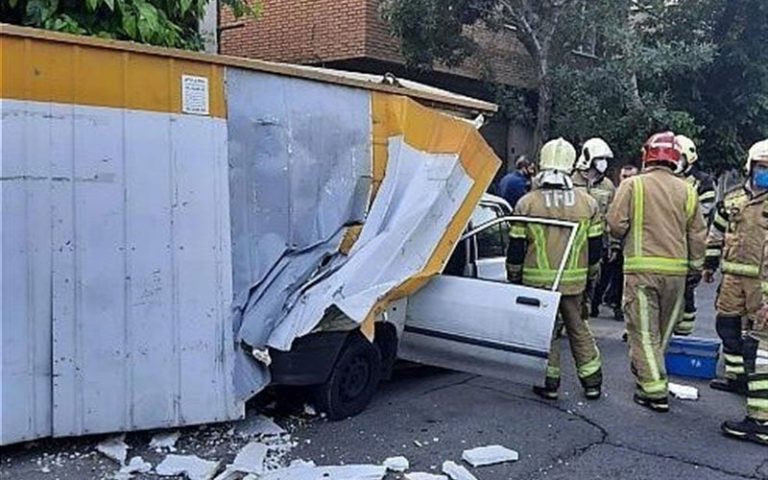 ورود پراید به کانکس کارگری در کوی فلاح