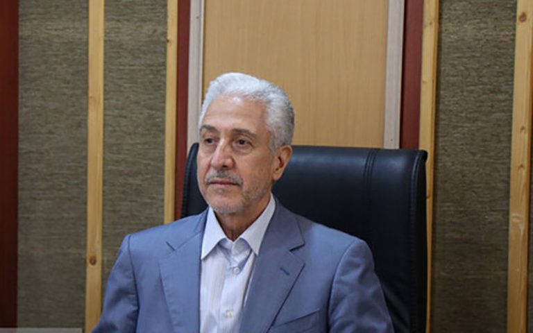 وزیر علوم کارت زرد گرفت
