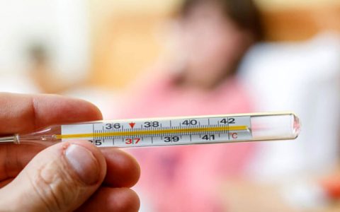 پایین آوردن تب با چند روش خانگی