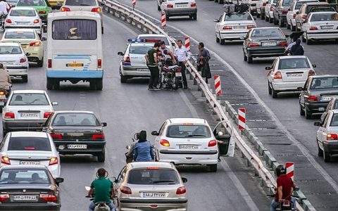 برخورد شدید وانت مزدا با موتورسیکلت