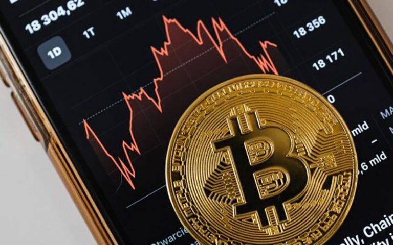 بیت‌کوین درگیر سطح مهم