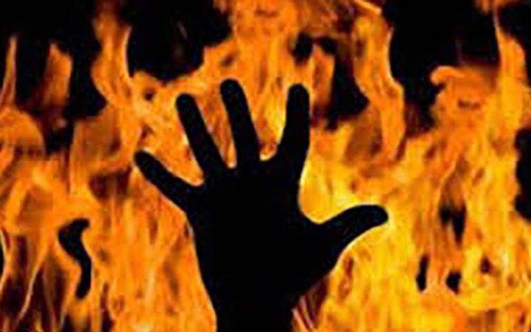 زن خوافی در درون تنور سوخت