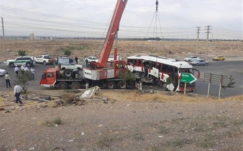 لحظه واژگونی اتوبوس در استان یزد