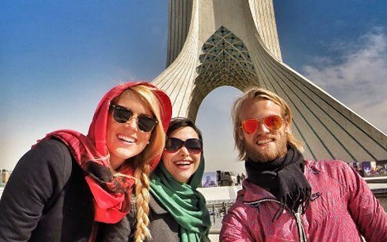 معاون گردشگری: مرزهای ایران به روی گردشگران خارجی باز می‌شود