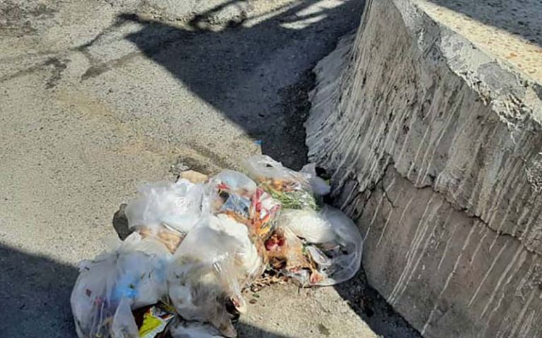 تجمع کارگران خدمات شهرداری اهواز مقابل استانداری خوزستان و شهرداری
