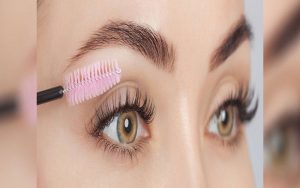تقویت مژه‌ها با ۸ ترفند ساده
