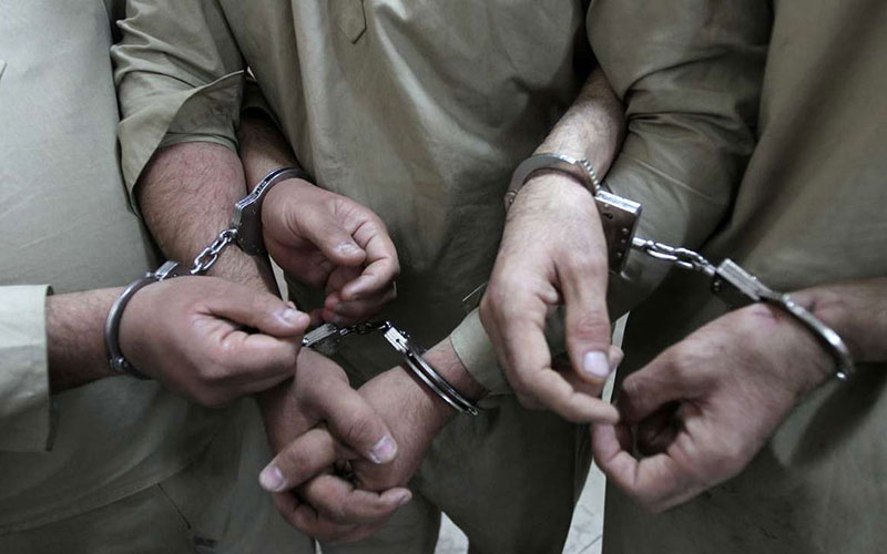 دستگیری ۵ نفر در ارتباط با افتتاح پرحاشیه واحد پارچه فروشی مهاباد