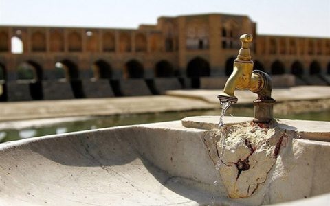 زاینده رود بازهم بی آب شد 1 زاینده رود بازهم بی آب شد