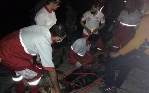 نجات ۲ گردشگر پس از سقوط از ارتفاعات تنگ رغز