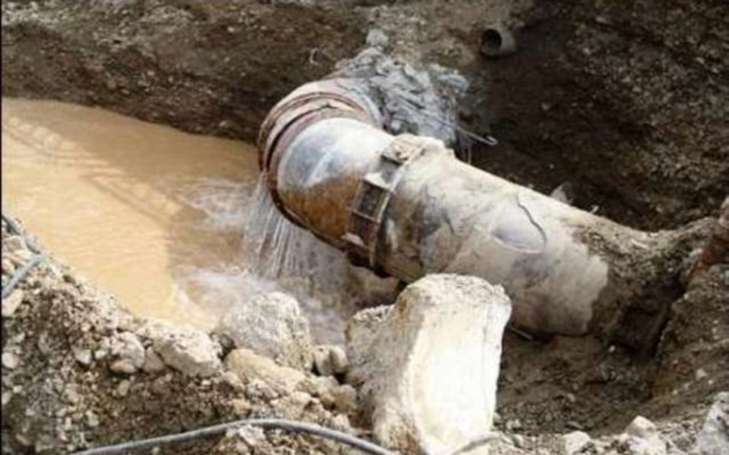 وقوع حادثه در خطوط انتقال آب به اصفهان
